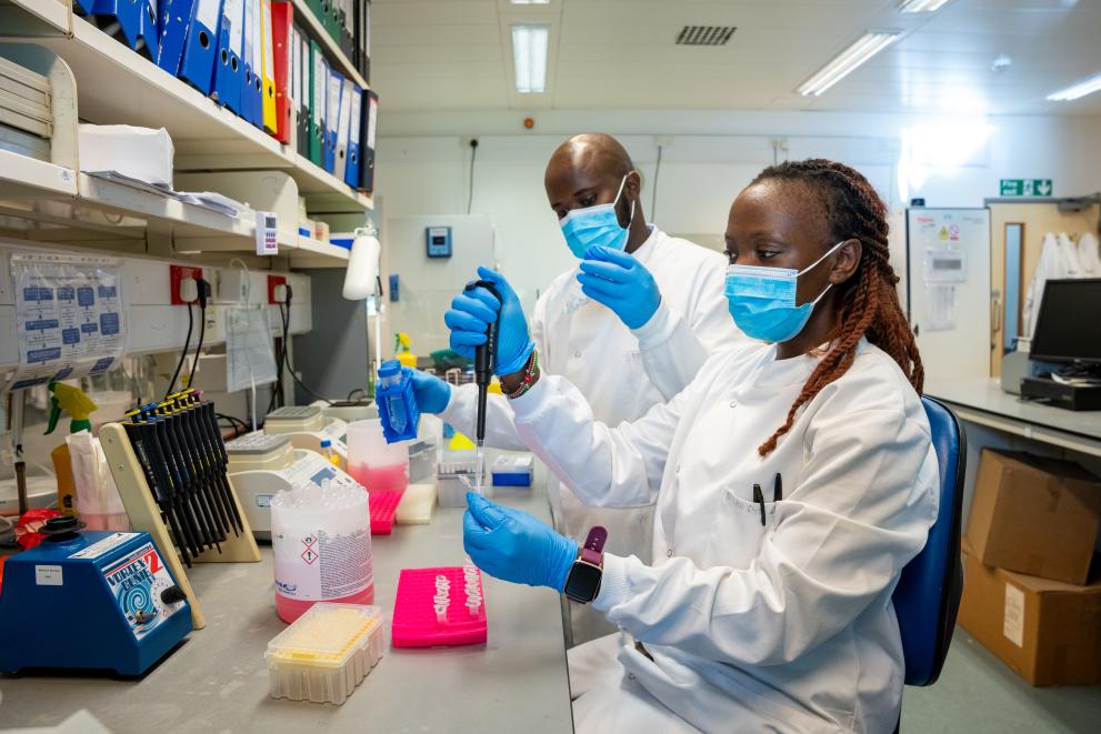 Researchers at an EDCTP-supported laboratory in Kenya