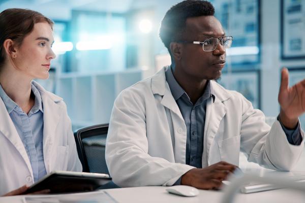 Team discussion of medical researchers